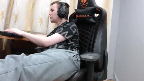 Snapshot of iliaskrisloveee chatting on 11-21-25, 07:45 lord online show from 11-21-25, 07:45