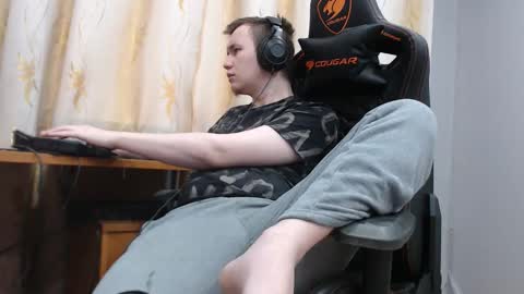 Snapshot of iliaskrisloveee chatting on 11-22-25, 08:13 lord online show from 11-22-25, 08:13