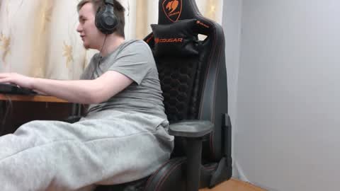 Snapshot of iliaskrisloveee chatting on 11-25-25, 03:17 lord online show from 11-25-25, 03:17