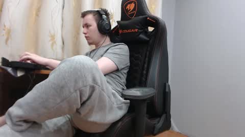 Snapshot of iliaskrisloveee chatting on 11-27-25, 10:01 lord online show from 11-27-25, 10:01