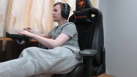 Snapshot of iliaskrisloveee chatting on 11-28-25, 10:07 lord online show from 11-28-25, 10:07