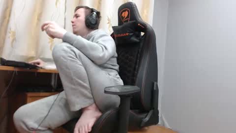 Snapshot of iliaskrisloveee chatting on 12-01-25, 04:23 lord online show from 12-01-25, 04:23