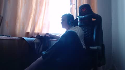 Snapshot of iliaskrisloveee chatting on 07-09-26, 02:26 lord online show from 07-09-26, 02:26