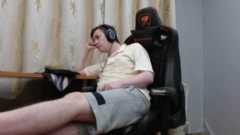 Snapshot of iliaskrisloveee chatting on 07-16-26, 11:00 lord online show from 07-16-26, 11:00