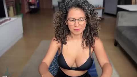 Snapshot of illaroom chatting on 01-28-25, 07:10 Kloe online show from 01-28-25, 07:10