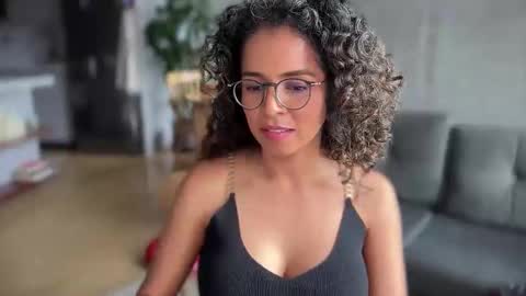 Snapshot of illaroom chatting on 02-04-25, 08:59 Kloe online show from 02-04-25, 08:59