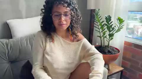 Snapshot of illaroom chatting on 02-24-25, 10:03 Kloe online show from 02-24-25, 10:03