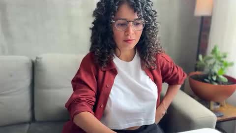 Snapshot of illaroom chatting on 09-30-25, 08:03 Kloe online show from 09-30-25, 08:03