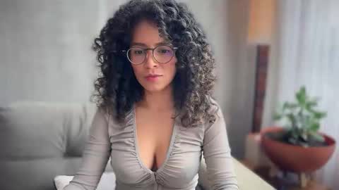 Snapshot of illaroom chatting on 10-01-25, 06:47 Kloe online show from 10-01-25, 06:47