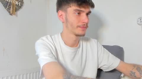 Snapshot of illusions888 chatting on 11-04-25, 08:35 D-Illusion online show from 11-04-25, 08:35