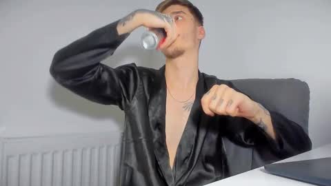 Snapshot of illusions888 chatting on 11-18-25, 11:47 D-Illusion online show from 11-18-25, 11:47