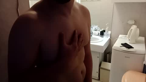 ilovecuteguy79 online show from 05-18-26, 08:31