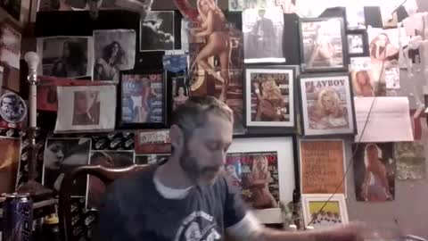 Snapshot of ilovewomensmokers0935 chatting on 03-15-26, 01:33 ilovewomensmokers0935 online show from 03-15-26, 01:33