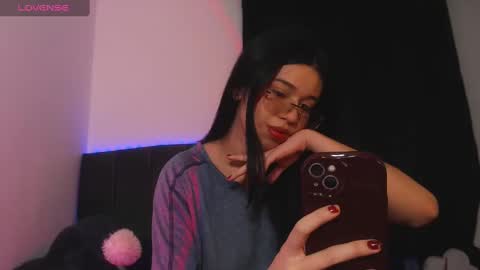 Snapshot of ily_bea chatting on 01-21-25, 01:50 Ily Bea online show from 01-21-25, 01:50