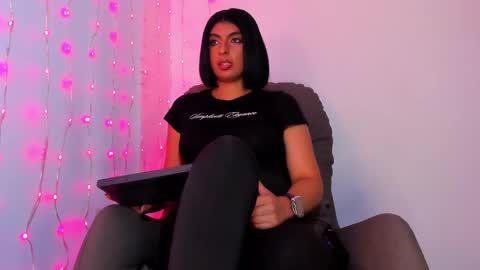 im_anna_ online show from 02-12-25, 09:33