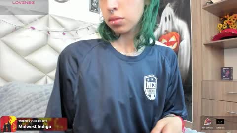 Snapshot of im_gaia chatting on 10-20-25, 12:38 Im Gaia online show from 10-20-25, 12:38