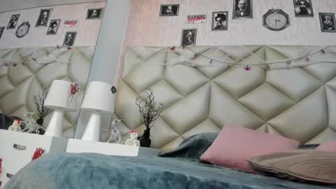 Snapshot of im_gaia chatting on 10-27-25, 12:20 Im Gaia online show from 10-27-25, 12:20