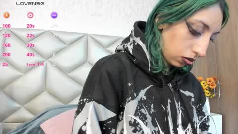 Snapshot of im_gaia chatting on 12-04-25, 12:03 Im Gaia online show from 12-04-25, 12:03