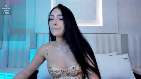 im_isabella1 online show from 05-15-26, 09:22