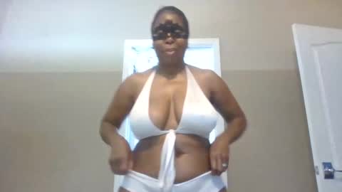 Snapshot of im_laa30z chatting on 12-19-25, 04:03 weet exy Cougar online show from 12-19-25, 04:03