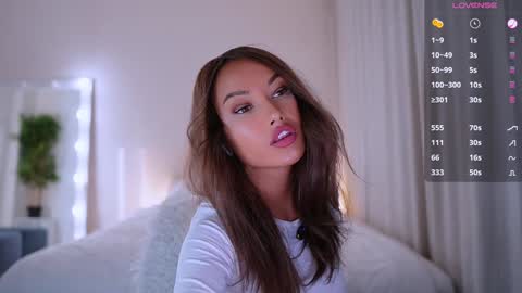 Snapshot of im_milla chatting on 12-20-24, 03:31 Milla online show from 12-20-24, 03:31