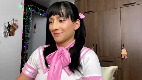 Snapshot of imlenka chatting on 12-17-25, 11:33 Lenka online show from 12-17-25, 11:33