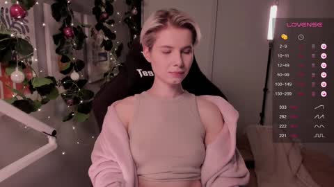 Snapshot of imnotmia chatting on 12-23-24, 05:32 Mia online show from 12-23-24, 05:32