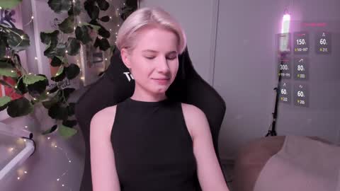 Snapshot of imnotmia chatting on 01-22-25, 08:38 Mia online show from 01-22-25, 08:38