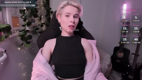 Snapshot of imnotmia chatting on 02-08-25, 09:56 Mia online show from 02-08-25, 09:56