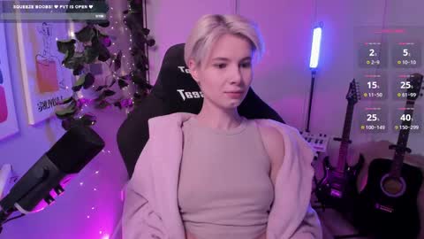 Snapshot of imnotmia chatting on 02-19-25, 09:50 Mia online show from 02-19-25, 09:50