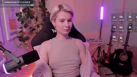 Snapshot of imnotmia chatting on 03-04-25, 10:13 Mia online show from 03-04-25, 10:13