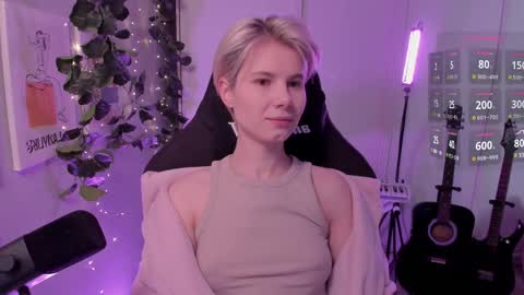 Snapshot of imnotmia chatting on 03-09-25, 10:19 Mia online show from 03-09-25, 10:19