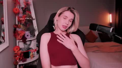 Snapshot of imnotmia chatting on 11-08-25, 08:47 Mia online show from 11-08-25, 08:47