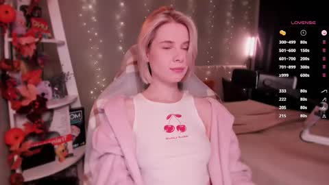 Snapshot of imnotmia chatting on 11-16-25, 10:21 Mia online show from 11-16-25, 10:21