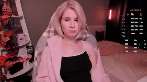 Snapshot of imnotmia chatting on 11-30-25, 11:03 Mia online show from 11-30-25, 11:03