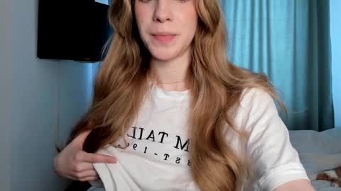 Snapshot of imogensy chatting on 02-18-25, 05:42 my name Imo Fansly online show from 02-18-25, 05:42