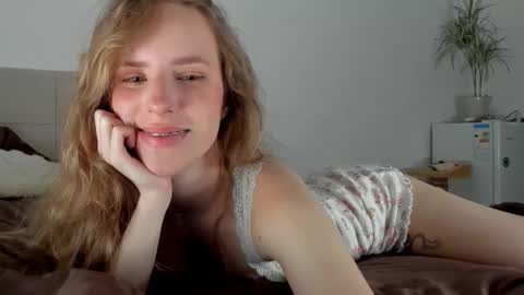 Snapshot of imogensy chatting on 09-26-25, 12:58 my name Imo Fansly online show from 09-26-25, 12:58