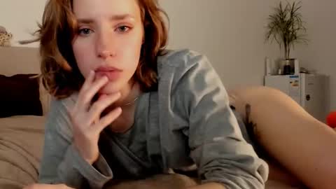 Snapshot of imogensy chatting on 12-21-25, 03:46 my name Imo Fansly online show from 12-21-25, 03:46