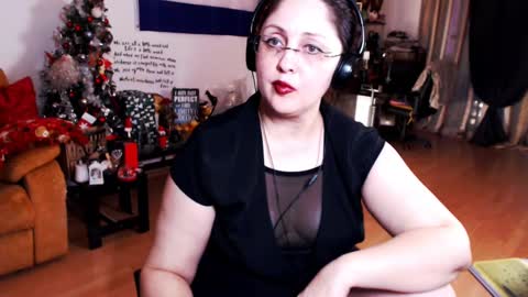 Snapshot of imperatrizasado chatting on 01-02-25, 02:57 Empress online show from 01-02-25, 02:57
