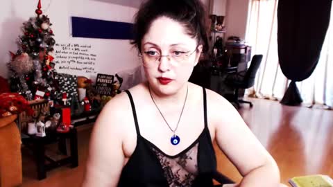 Snapshot of imperatrizasado chatting on 01-26-25, 01:47 Empress online show from 01-26-25, 01:47