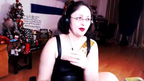 Snapshot of imperatrizasado chatting on 02-06-25, 04:31 Empress online show from 02-06-25, 04:31