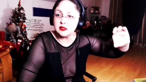 Snapshot of imperatrizasado chatting on 02-09-25, 04:25 Empress online show from 02-09-25, 04:25