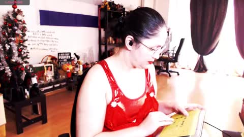 Snapshot of imperatrizasado chatting on 02-14-25, 07:28 Empress online show from 02-14-25, 07:28