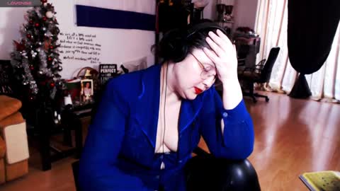 Snapshot of imperatrizasado chatting on 02-18-25, 02:38 Empress online show from 02-18-25, 02:38