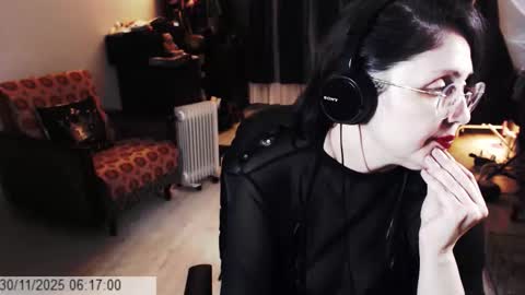 Snapshot of imperatrizasado chatting on 11-30-25, 04:16 Empress online show from 11-30-25, 04:16