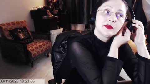 Snapshot of imperatrizasado chatting on 11-30-25, 04:22 Empress online show from 11-30-25, 04:22