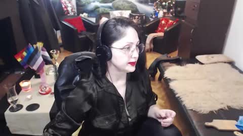 Snapshot of imperatrizasado chatting on 12-14-25, 08:35 Empress online show from 12-14-25, 08:35