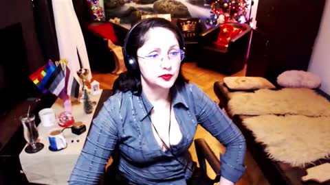 Snapshot of imperatrizasado chatting on 12-17-25, 12:16 Empress online show from 12-17-25, 12:16