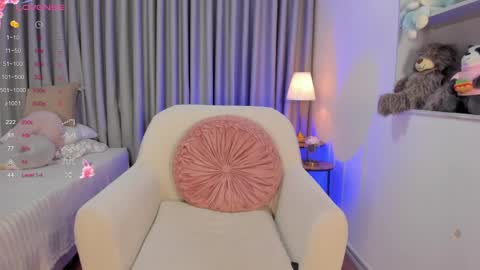 Sofia Guzman   Schedule 9 AM - 5 PM GMT-5 online show from 04-15-26, 07:54