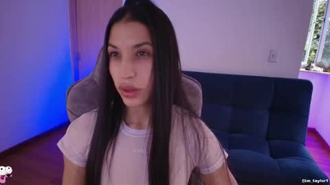 Snapshot of imtaylor__ chatting on 10-14-25, 08:31 TAYLOR online show from 10-14-25, 08:31